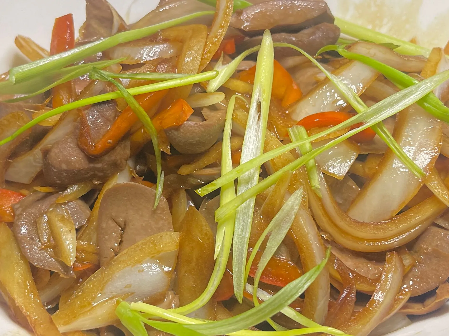 Stir-fried pork offal slices with onion, chili and long green scallion strips at 面滋味 Tasty Noodle House, a Chinese Restaurant in Plano